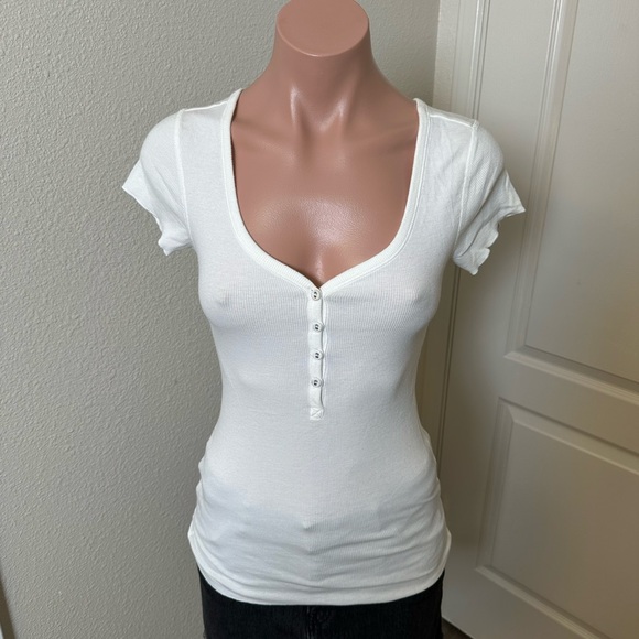 Body by Victoria's Secret White Buttoned Short Sleeve Top Sz M - Picture 1 of 4
